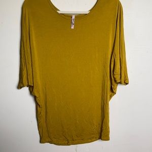 Mustard short sleeve tee size M super soft !